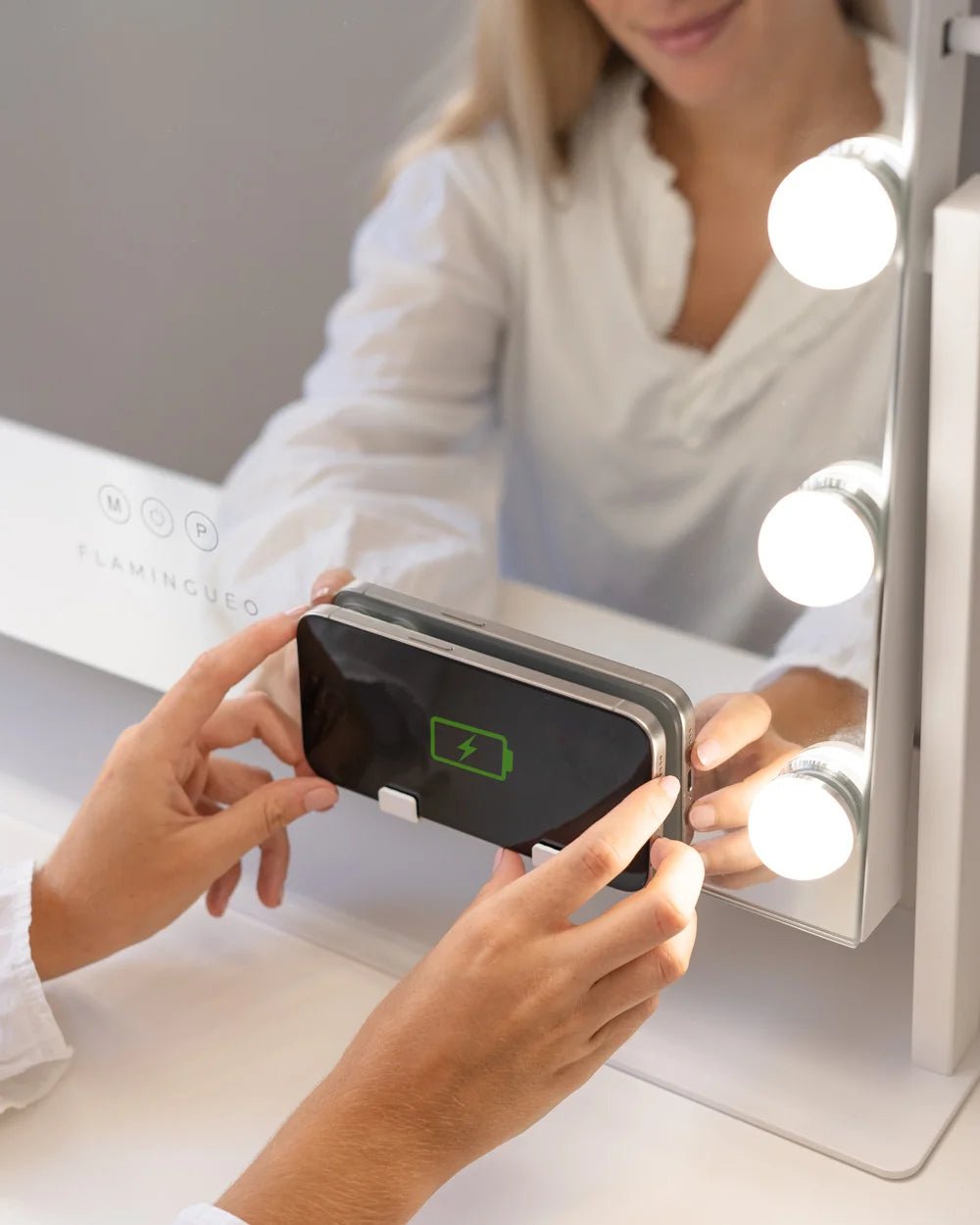 Espejo con Luz - Carga inalámbrica - Misswood